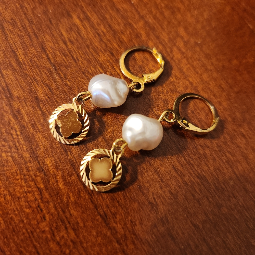 Elegant Gold and Pearl Drop Earrings